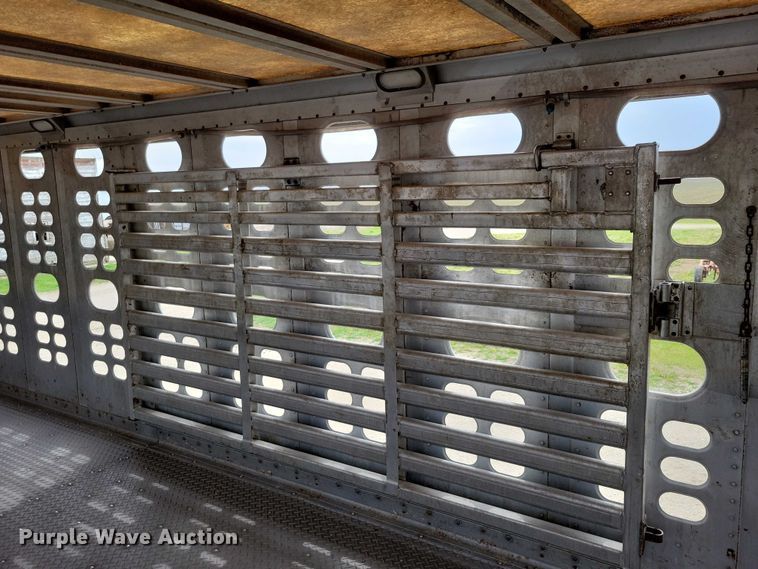 image for item EE1006 2006 Wilson PSDCL-402P livestock trailer