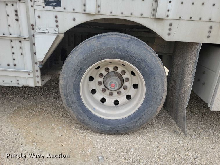 image for item EE1006 2006 Wilson PSDCL-402P livestock trailer