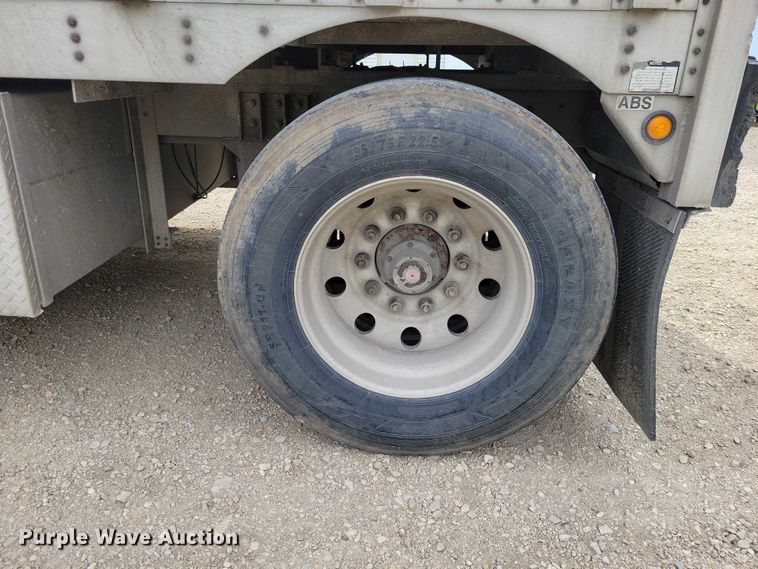 image for item EE1006 2006 Wilson PSDCL-402P livestock trailer