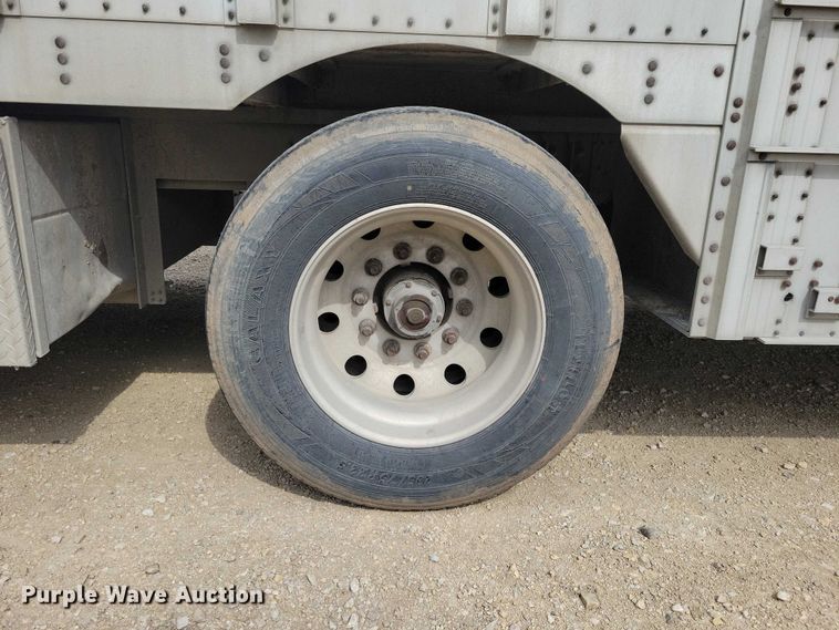 image for item EE1006 2006 Wilson PSDCL-402P livestock trailer