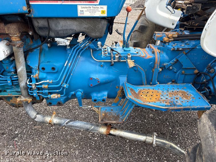 image for item EG9121 1995 Ford 3430 tractor