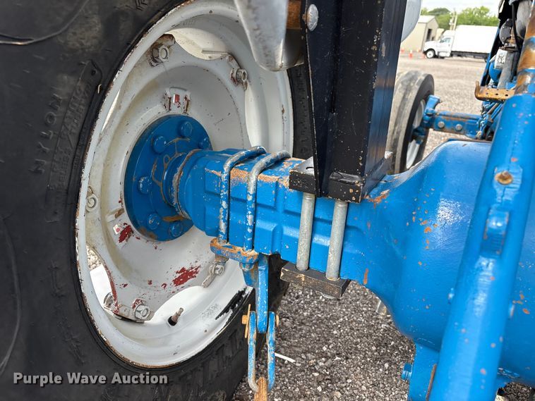 image for item EG9121 1995 Ford 3430 tractor