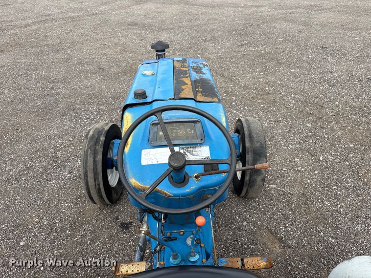 image for item EG9121 1995 Ford 3430 tractor