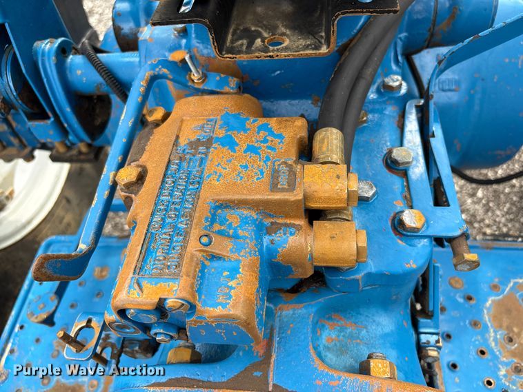image for item EG9121 1995 Ford 3430 tractor