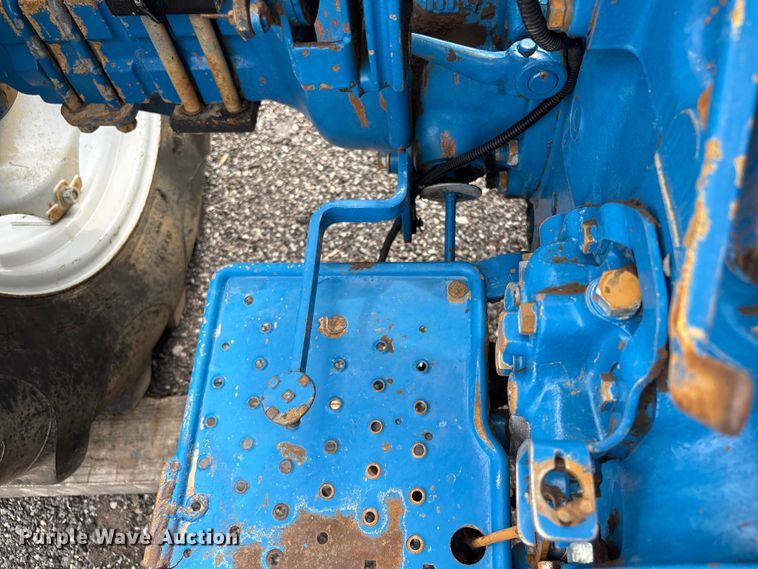 image for item EG9121 1995 Ford 3430 tractor