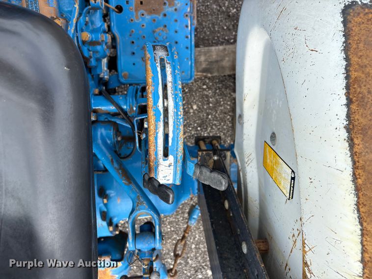 image for item EG9121 1995 Ford 3430 tractor