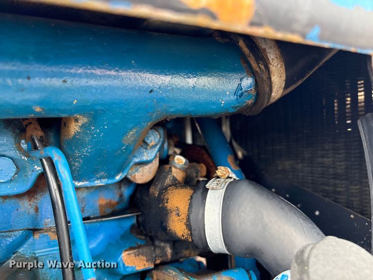 image for item EG9121 1995 Ford 3430 tractor