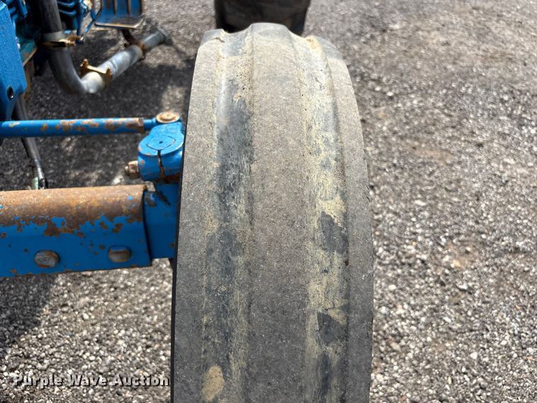 image for item EG9121 1995 Ford 3430 tractor