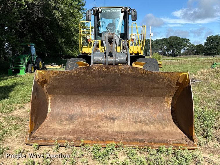 image for item EN0448 2010 John Deere 724K wheel loader