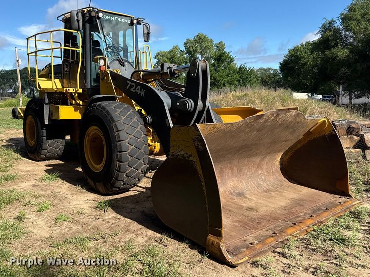 image for item EN0448 2010 John Deere 724K wheel loader