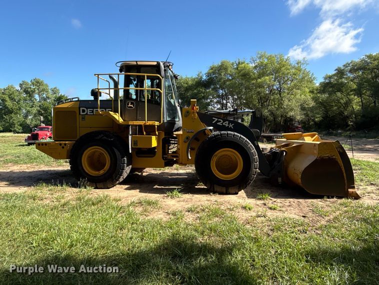 image for item EN0448 2010 John Deere 724K wheel loader