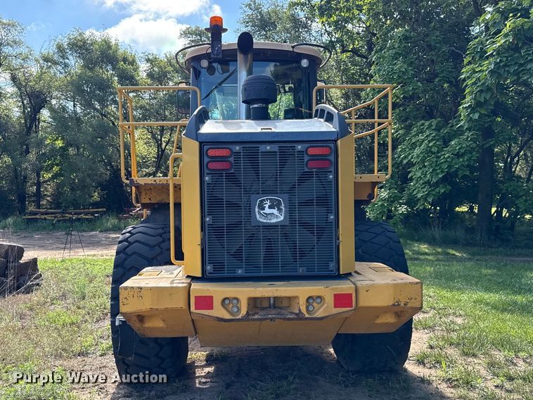 image for item EN0448 2010 John Deere 724K wheel loader