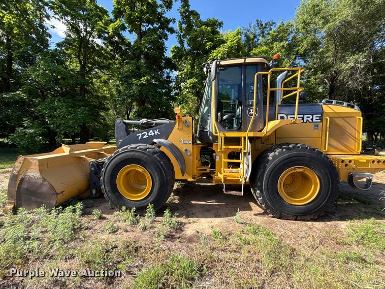 image for item EN0448 2010 John Deere 724K wheel loader