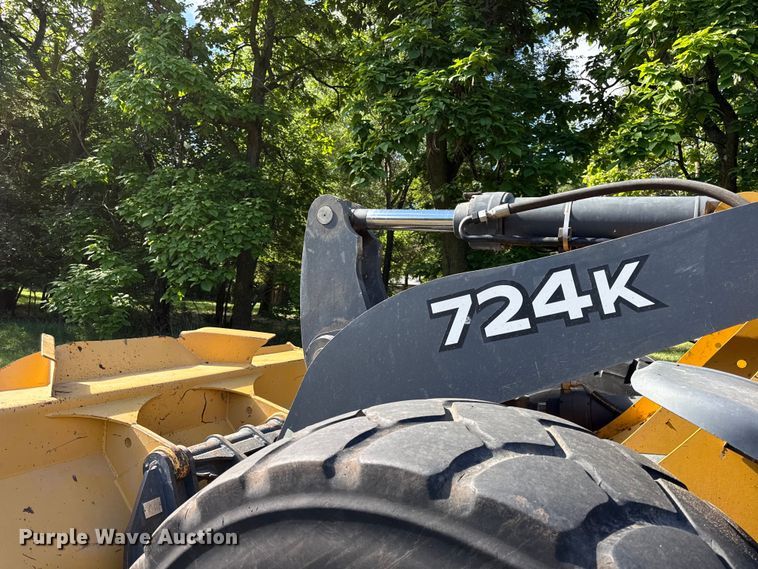 image for item EN0448 2010 John Deere 724K wheel loader