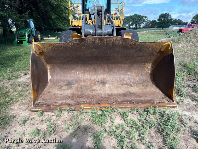 image for item EN0448 2010 John Deere 724K wheel loader