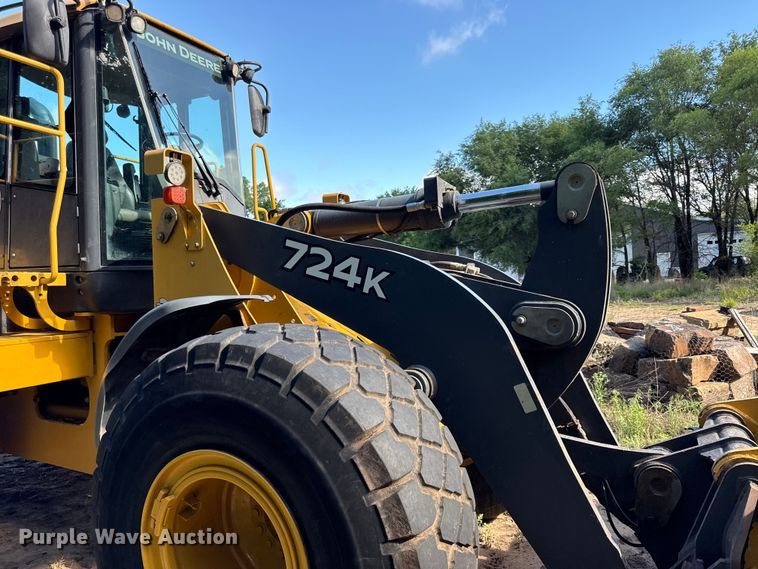 image for item EN0448 2010 John Deere 724K wheel loader
