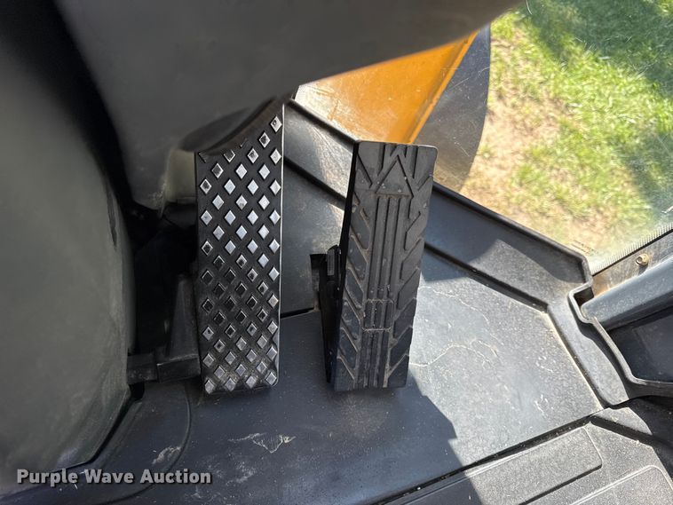 image for item EN0448 2010 John Deere 724K wheel loader