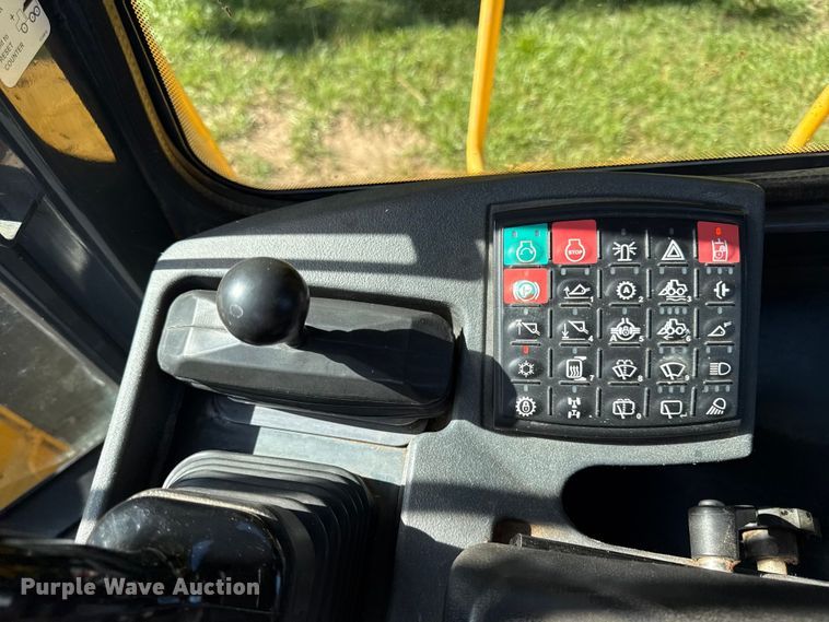 image for item EN0448 2010 John Deere 724K wheel loader