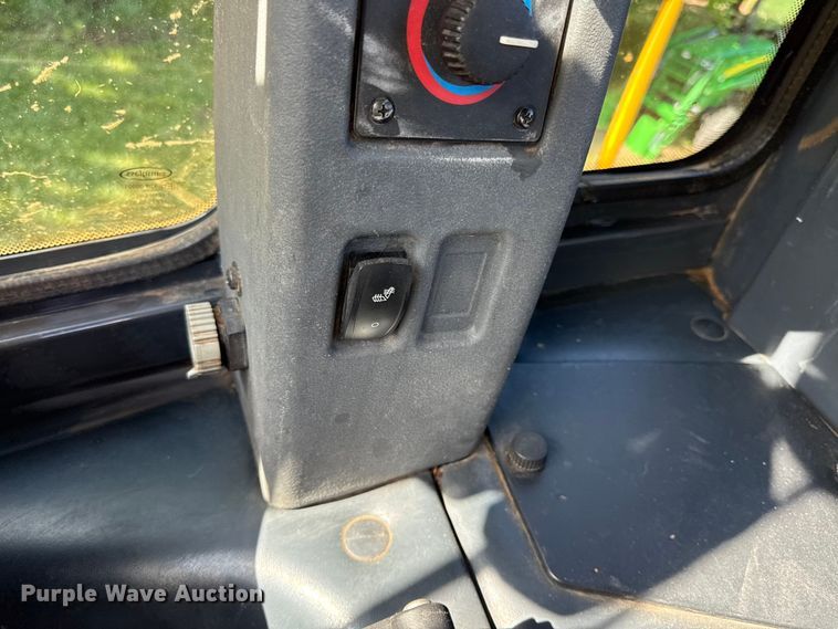 image for item EN0448 2010 John Deere 724K wheel loader