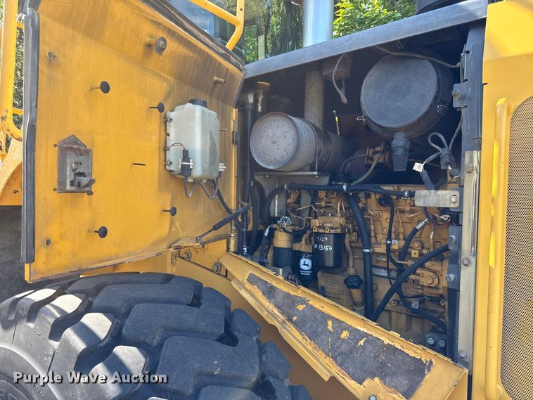 image for item EN0448 2010 John Deere 724K wheel loader