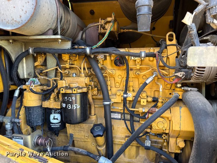 image for item EN0448 2010 John Deere 724K wheel loader