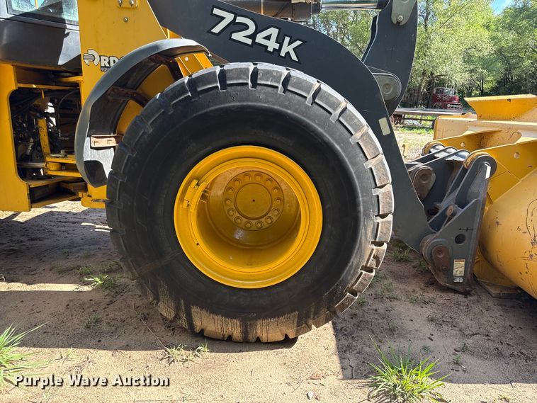 image for item EN0448 2010 John Deere 724K wheel loader