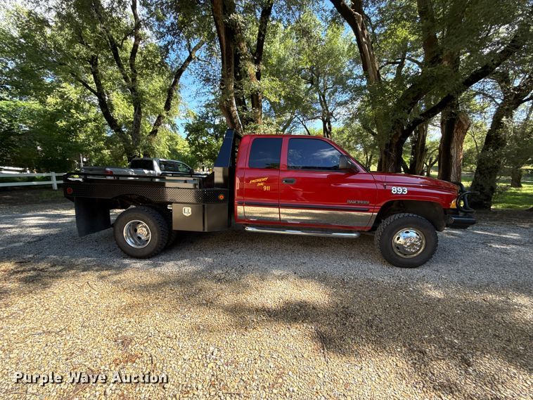 image for item EN0449 2001 Dodge Ram 3500 Ext. Cab flatbed pickup truck