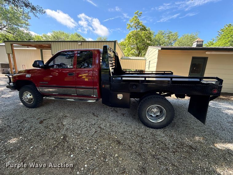 image for item EN0449 2001 Dodge Ram 3500 Ext. Cab flatbed pickup truck