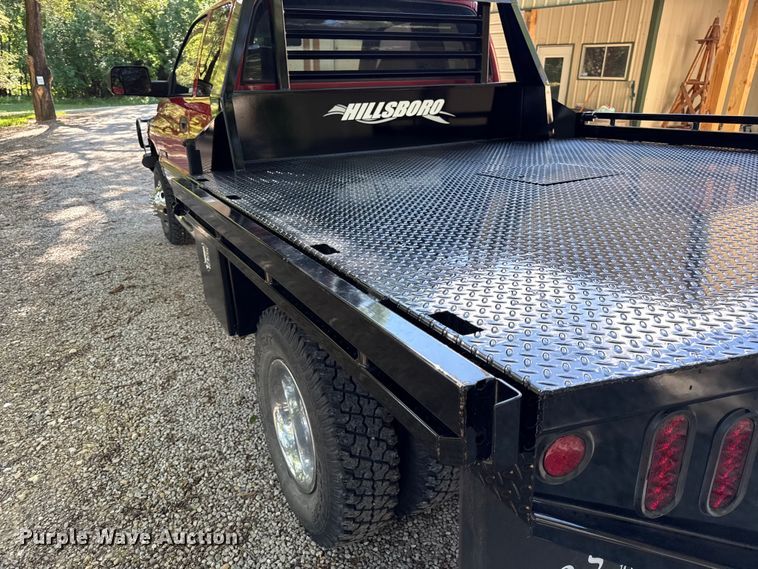 image for item EN0449 2001 Dodge Ram 3500 Ext. Cab flatbed pickup truck