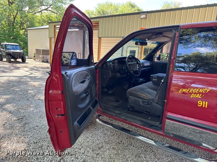image for item EN0449 2001 Dodge Ram 3500 Ext. Cab flatbed pickup truck