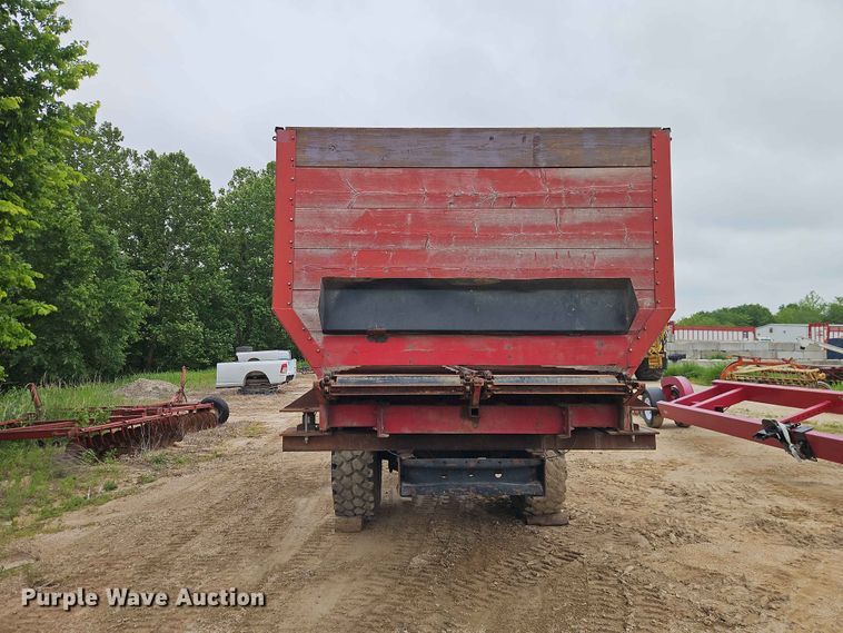 image for item EO7406 Roda feed wagon