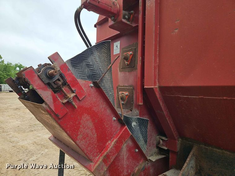 image for item EO7406 Roda feed wagon