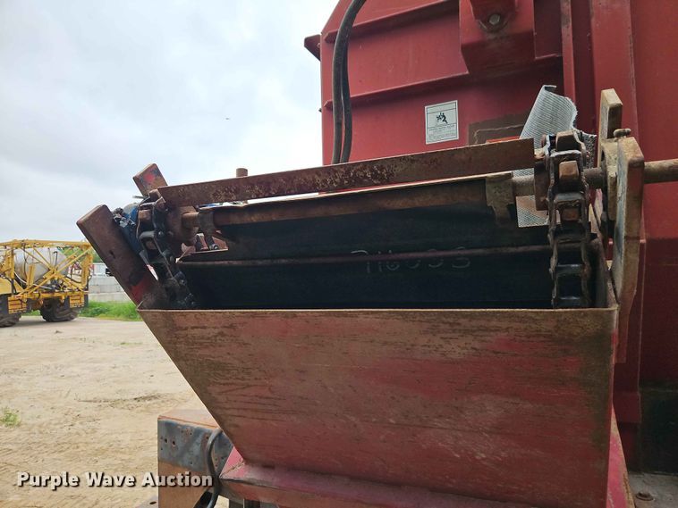 image for item EO7406 Roda feed wagon