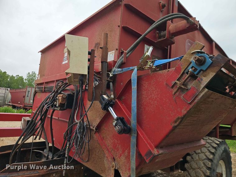 image for item EO7406 Roda feed wagon