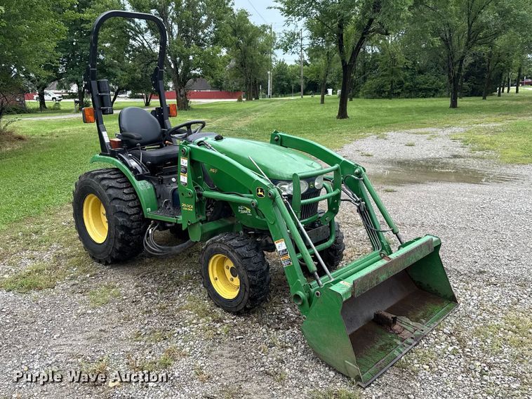 image for item ET6269 John Deere 2520 MFWD tractor