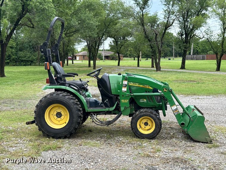 image for item ET6269 John Deere 2520 MFWD tractor