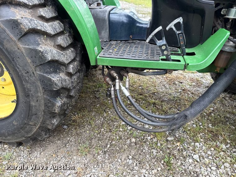 image for item ET6269 John Deere 2520 MFWD tractor