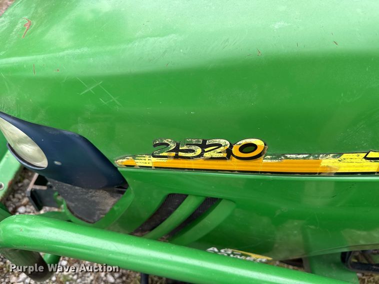 image for item ET6269 John Deere 2520 MFWD tractor
