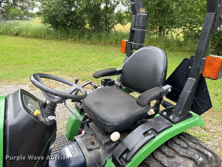 image for item ET6269 John Deere 2520 MFWD tractor