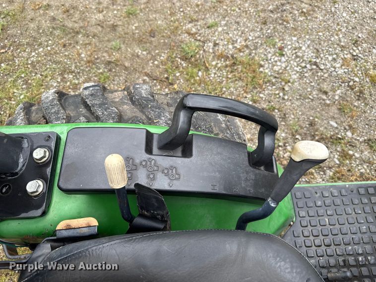 image for item ET6269 John Deere 2520 MFWD tractor