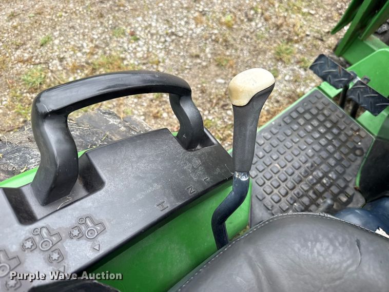 image for item ET6269 John Deere 2520 MFWD tractor
