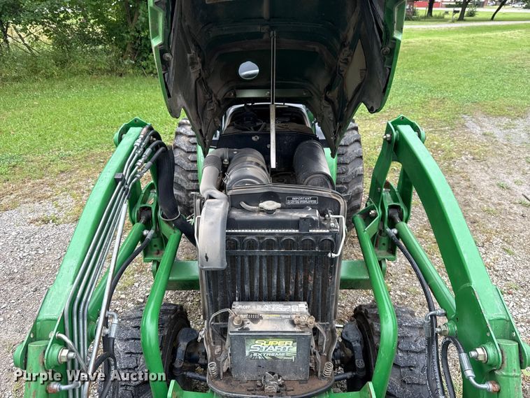 image for item ET6269 John Deere 2520 MFWD tractor