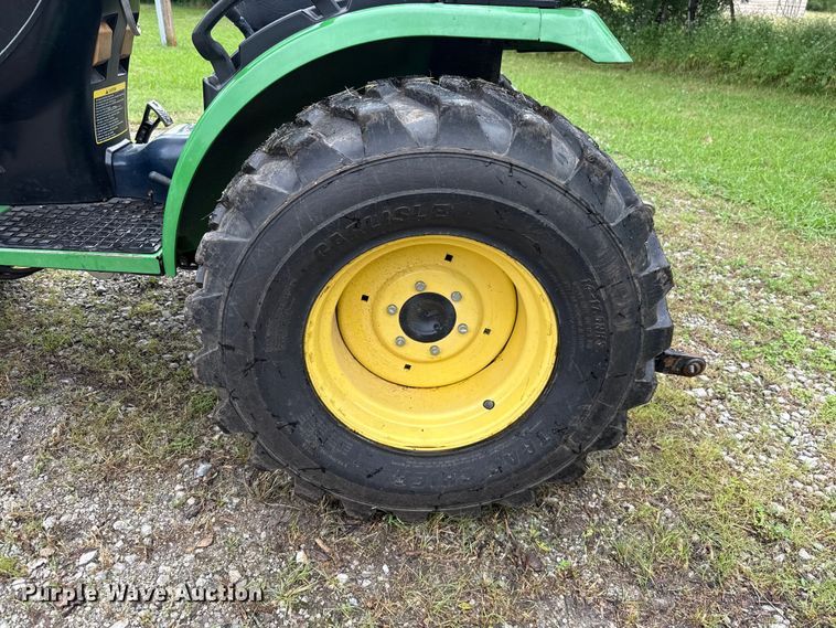 image for item ET6269 John Deere 2520 MFWD tractor