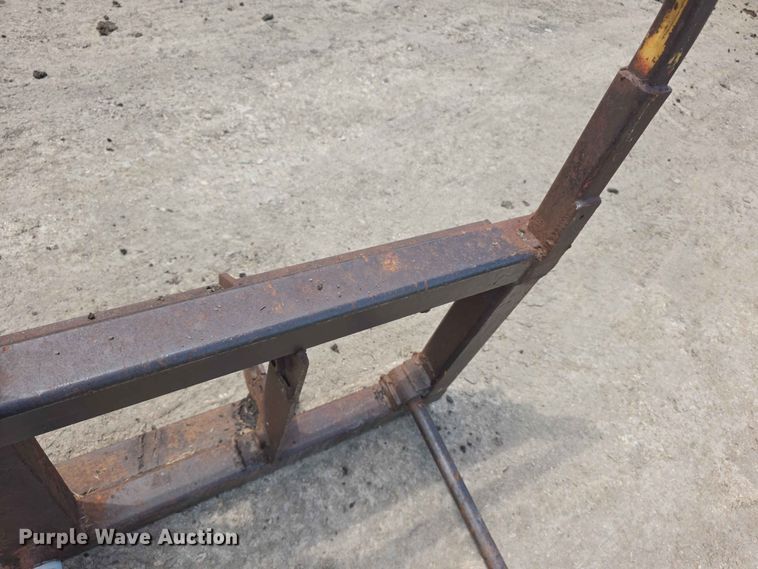 image for item EV2239 (2) bale spears 