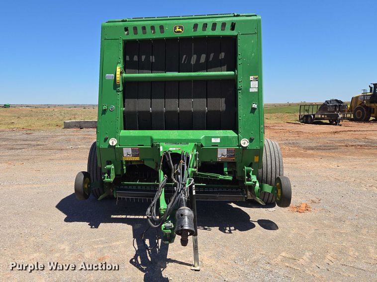 image for item EW0134 2019 John Deere 560M round baler