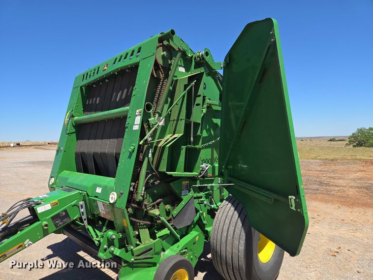 image for item EW0134 2019 John Deere 560M round baler