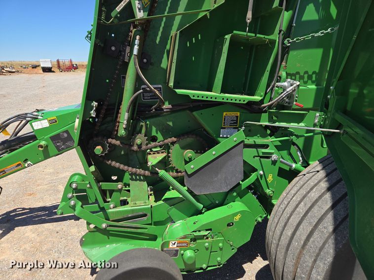 image for item EW0134 2019 John Deere 560M round baler
