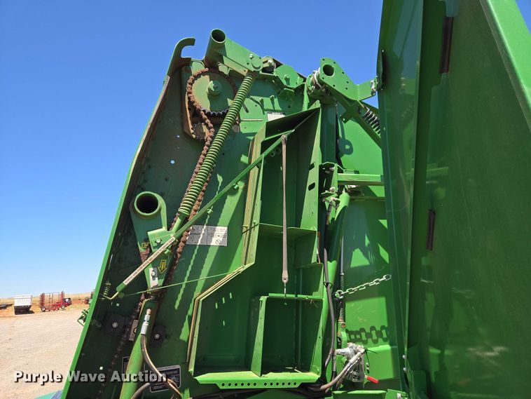 image for item EW0134 2019 John Deere 560M round baler