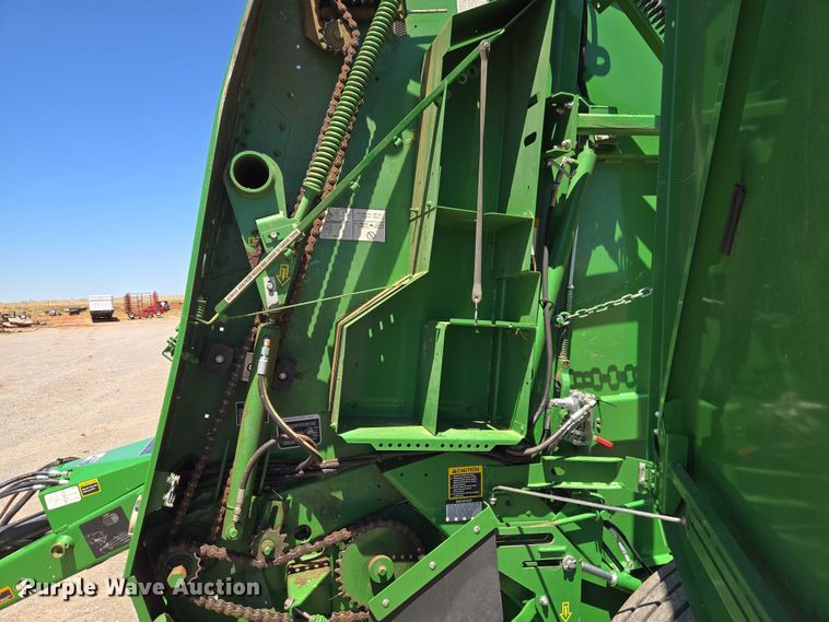 image for item EW0134 2019 John Deere 560M round baler