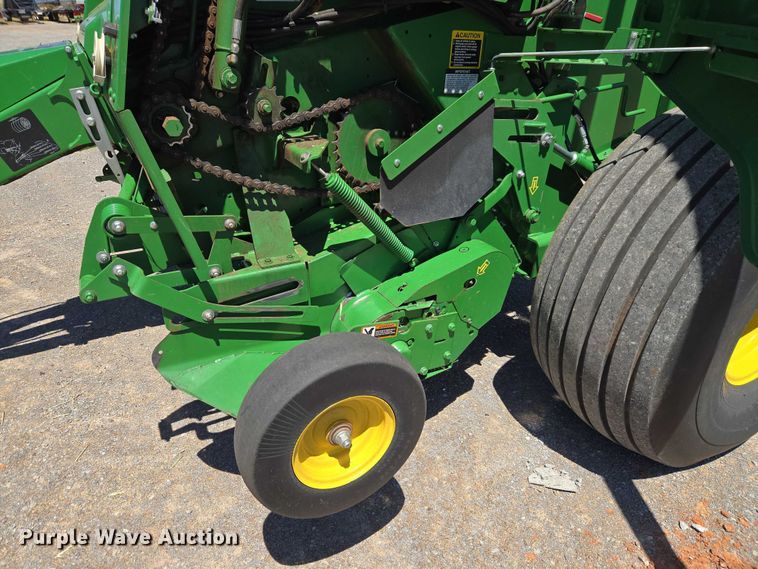 image for item EW0134 2019 John Deere 560M round baler
